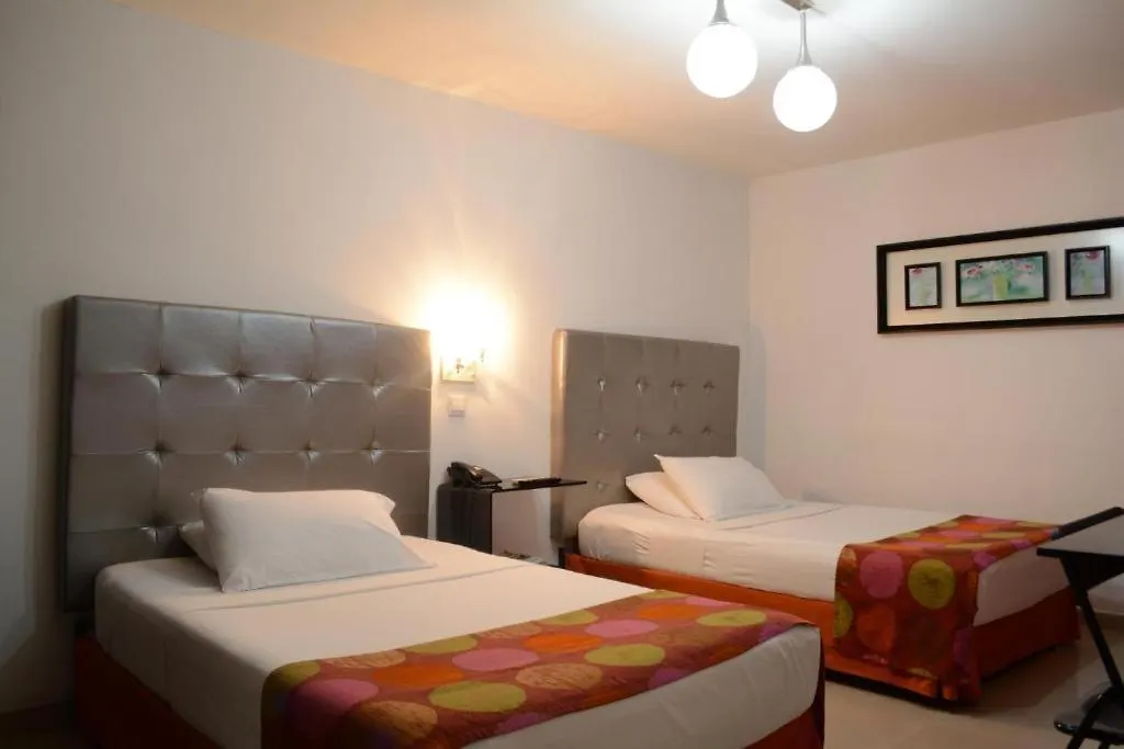Hotel Calima Real  كالي
